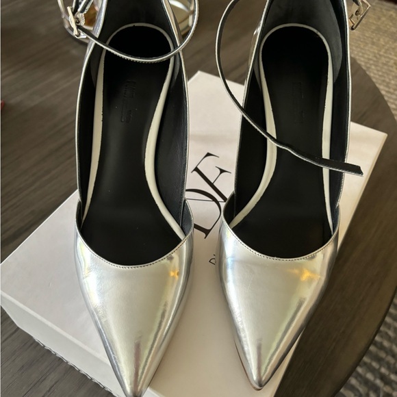 Silver pumps - Picture 6 of 10
